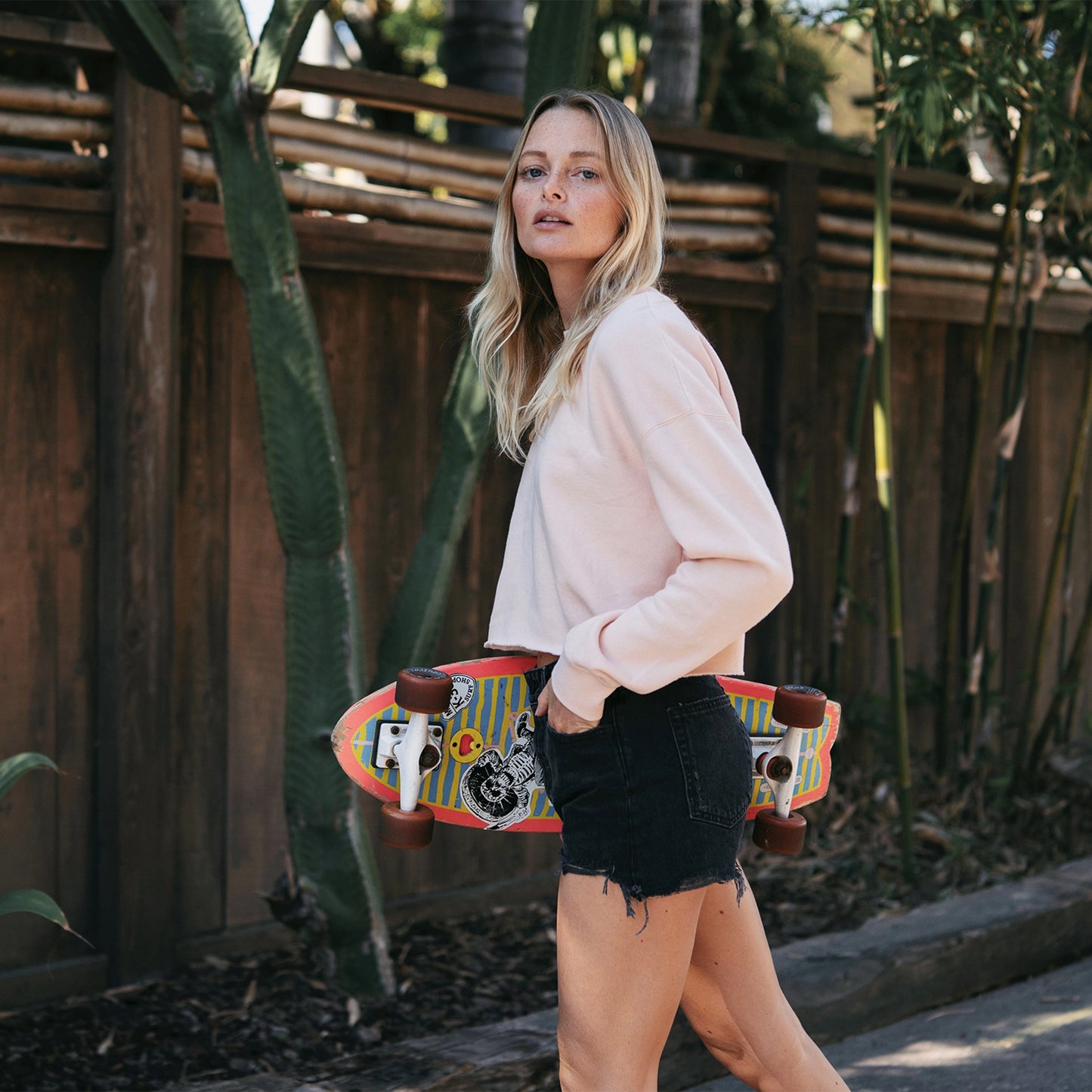 CHROMA REPUBLIC™ Lightweight Cropped Crew