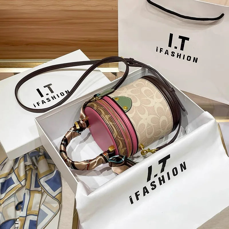 New minimalist and fashionable small handbag