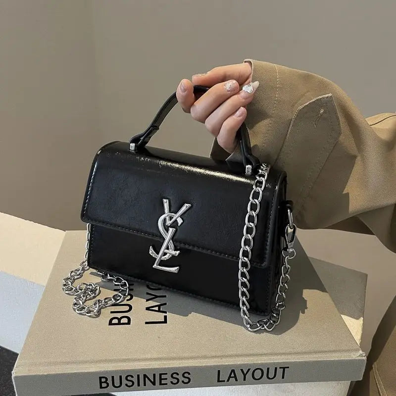 New chain small square bag - luxurious and fashionable