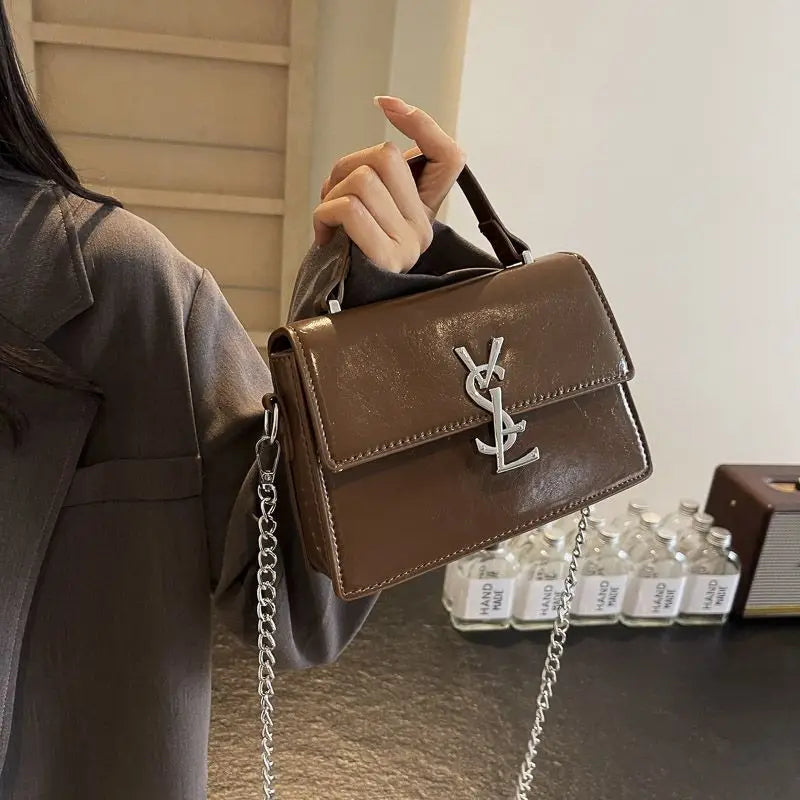 New chain small square bag - luxurious and fashionable