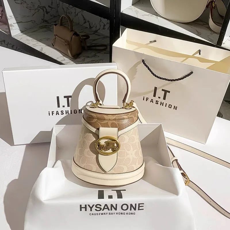 New minimalist and fashionable small handbag