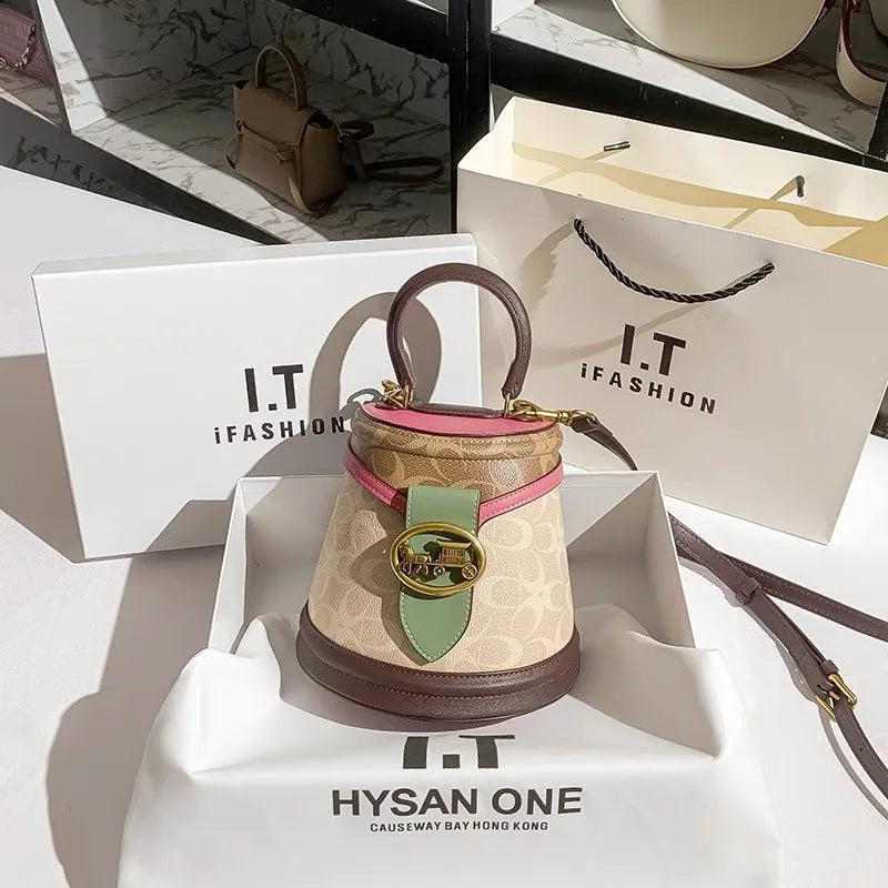 New minimalist and fashionable small handbag