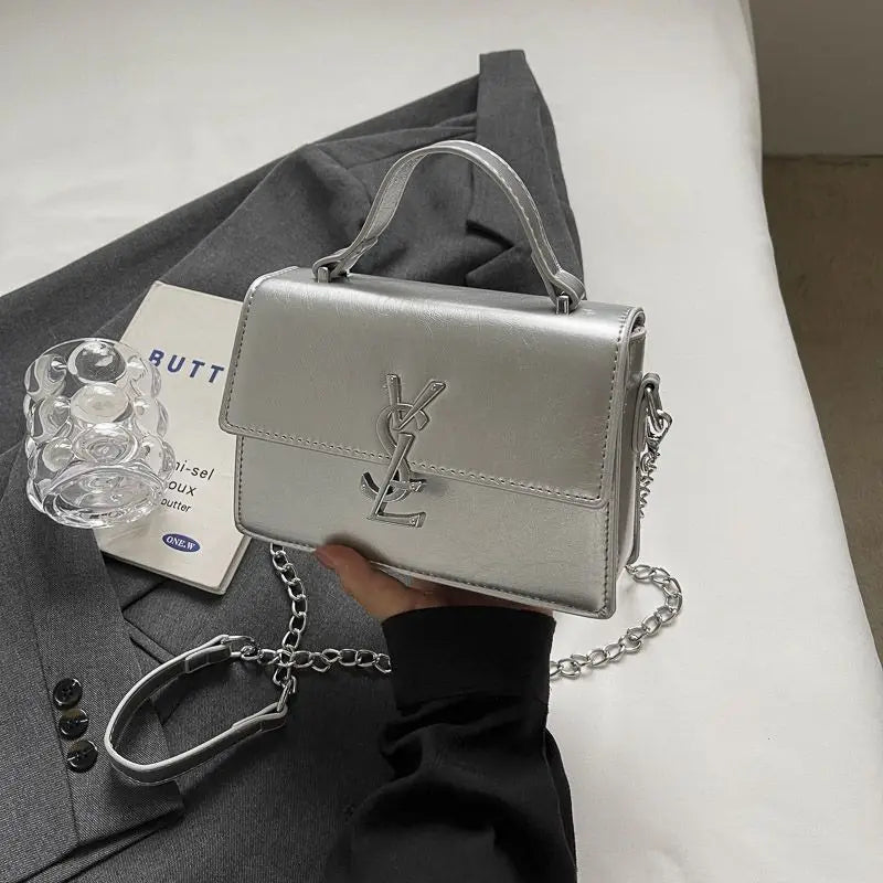 New chain small square bag - luxurious and fashionable