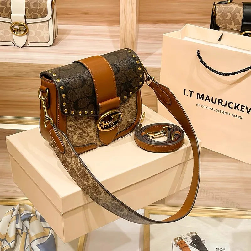 New minimalist and fashionable small handbag