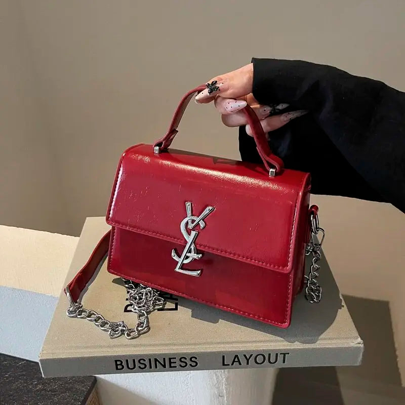 New chain small square bag - luxurious and fashionable