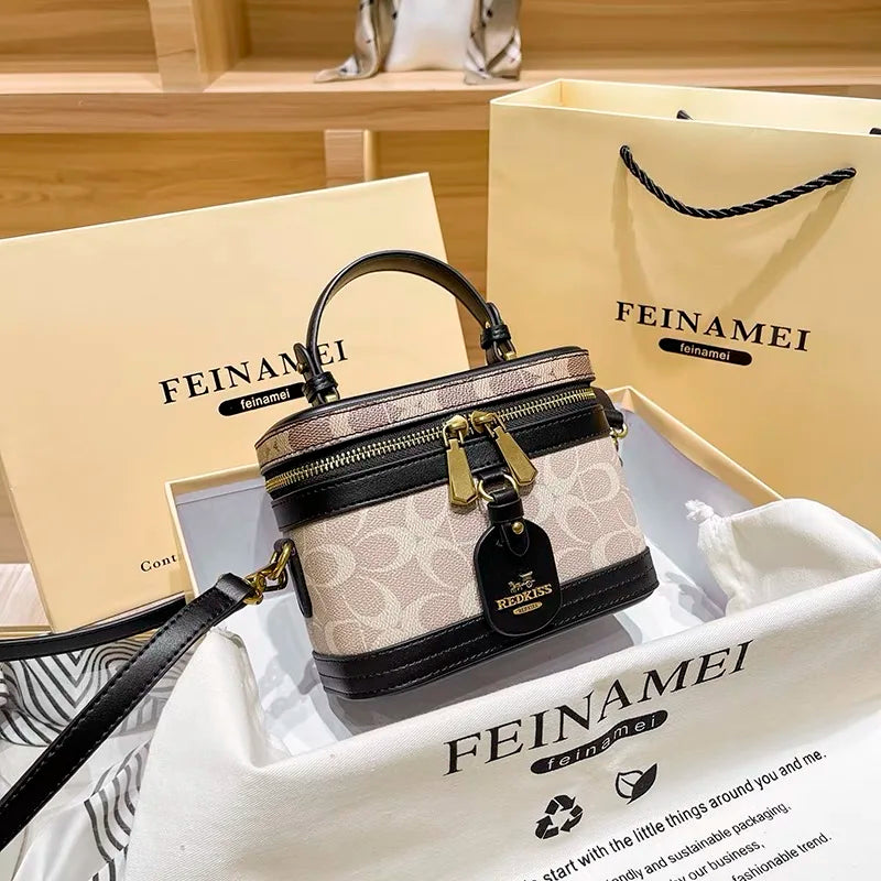 New minimalist and fashionable small handbag